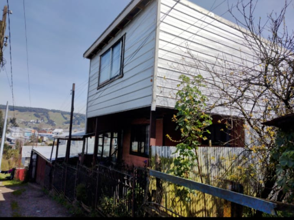 Se vende amplia casa en Villa Yungay – Castro