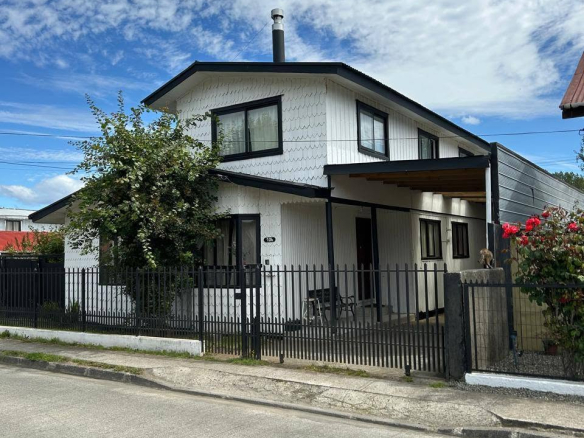 ¡SE VENDE EXCELENTE CASA EN ACHAO!
